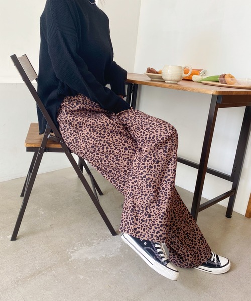 CLEA(クレア)の「レオパードリラックスパンツ(スラックス・レディース・ホワイト/ブラウン・M)」の2枚目の写真