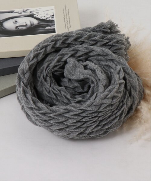 frames RAY CASSIN（フレームスレイカズン）の「プリーツストール（ストール/ショール・レディース・ベージュ/杢グレー/ネイビー・FREE）」の7枚目の写真