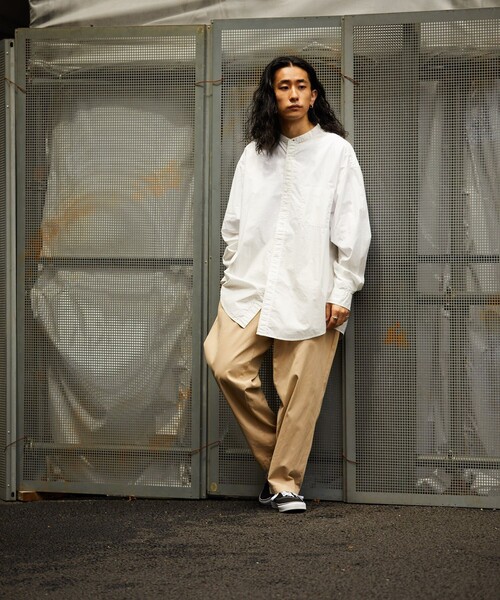 FREAK'S STORE（フリークスストア）の「ビックシルエット スタンドカラーシャツ/タイプライター/デニム/バンドカラーシャツ（シャツ/ブラウス・メンズ・ホワイト/ライトグレー/ブルー/ストライプ/ダークネイビー/オフホワイト/チェック/ブラウン/ブラウン系その他/ベージュ・MEDIUM/LARGE）」の21枚目の写真