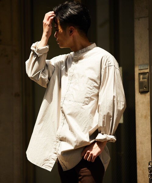 FREAK'S STORE（フリークスストア）の「ビックシルエット スタンドカラーシャツ/タイプライター/デニム/バンドカラーシャツ（シャツ/ブラウス・メンズ・ホワイト/ライトグレー/ブルー/ストライプ/ダークネイビー/オフホワイト/チェック/ブラウン/ブラウン系その他/ベージュ・MEDIUM/LARGE）」の12枚目の写真