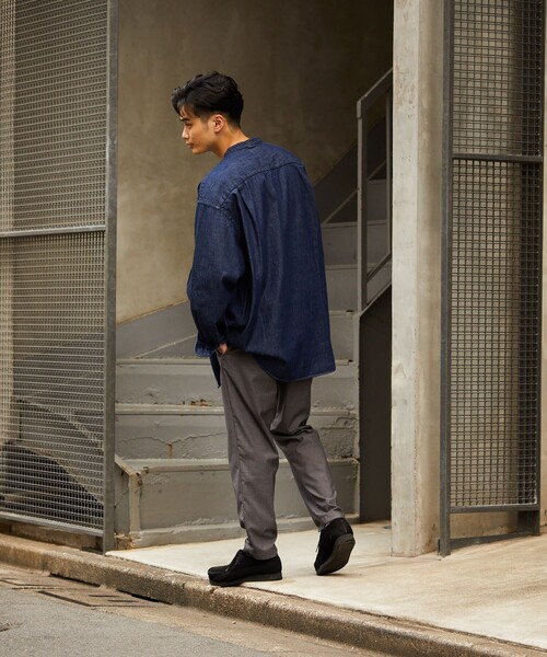 FREAK'S STORE（フリークスストア）の「ビックシルエット スタンドカラーシャツ/タイプライター/デニム/バンドカラーシャツ（シャツ/ブラウス・メンズ・ホワイト/ライトグレー/ブルー/ストライプ/ダークネイビー/オフホワイト/チェック/ブラウン/ブラウン系その他/ベージュ・MEDIUM/LARGE）」の13枚目の写真