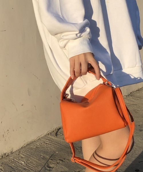 Chaco closet（チャコ クローゼット）の「2WAYフェイクレザーミニスクエアーボストンバック（ボストンバッグ・レディース・ホワイト/ブラック/オレンジ・FREE）」の3枚目の写真