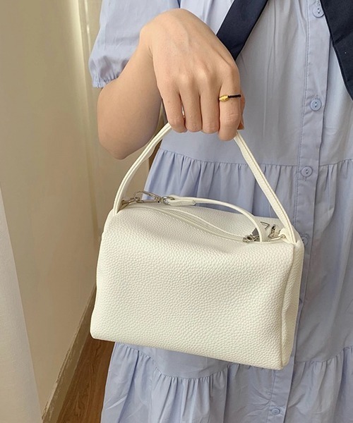 Chaco closet（チャコ クローゼット）の「2WAYフェイクレザーミニスクエアーボストンバック（ボストンバッグ・レディース・ホワイト/ブラック/オレンジ・FREE）」の4枚目の写真