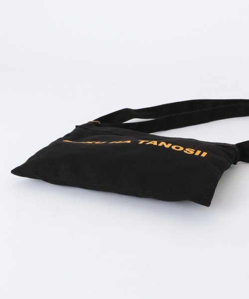 niko and...（ニコアンド）の「【BOKU HA TANOSII（ボクハタノシイ）】コラボサコッシュ（ショルダーバッグ・メンズ・ホワイト/ブラック/レッド・FREE）」の17枚目の写真