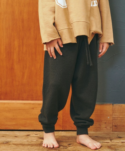 ＆yam（アンドヤム）の「チクチクしない！もちもちニットパンツ【親子お揃い/リンクコーデ】（その他パンツ・キッズ・ベージュ/グリーン/グレー系その他/グレー/ブルー/ブルー系その他・120-130cm/130-140cm/110-120cm/150-160cm/140-150cm）」の2枚目の写真