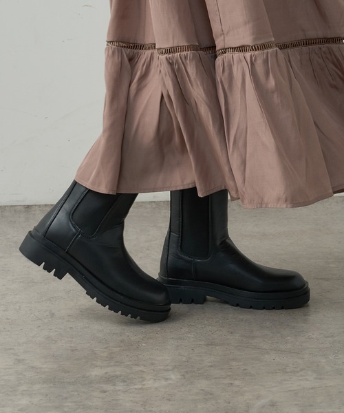 natural couture(ナチュラルクチュール)の「サイドゴアミドルブーツ(ブーツ・レディース・ブラック・LARGE/MEDIUM)」の4枚目の写真