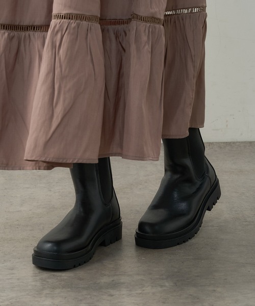 natural couture(ナチュラルクチュール)の「サイドゴアミドルブーツ(ブーツ・レディース・ブラック・LARGE/MEDIUM)」の5枚目の写真