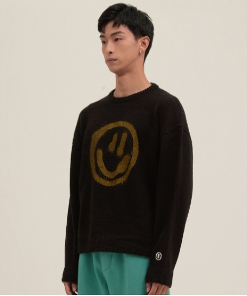 ISTKUNST(イストクンスト)の「【ISTKUNST】SMILEY KNIT / イストクンスト スマイリー クルーネック ニット(ニット/セーター・メンズ・ブラック/クリーム・MEDIUM/LARGE/SMALL)」の5枚目の写真