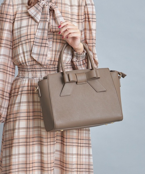 tocco closet(トッコ クローゼット)の「ショルダー付きフロントリボン2WAYハンドバッグ(ハンドバッグ・レディース・モカ/ピンク系その他/グレイッシュベージュ・FREE)」の4枚目の写真