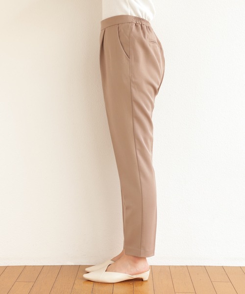 andme（アンドミー）の「ツイルハイウエストセンタープレステーパードパンツ（スラックス・レディース・ベージュ系その他3/ネイビー/ダークカーキ/ブラック/オフホワイト/グリーン系その他/モカ/ピンク/グレイッシュベージュ/ブルー系その他・M/L/S）」の18枚目の写真