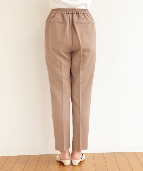 andme（アンドミー）の「ツイルハイウエストセンタープレステーパードパンツ（スラックス・レディース・ベージュ系その他3/ネイビー/ダークカーキ/ブラック/オフホワイト/グリーン系その他/モカ/ピンク/グレイッシュベージュ/ブルー系その他・M/L/S）」の19枚目の写真
