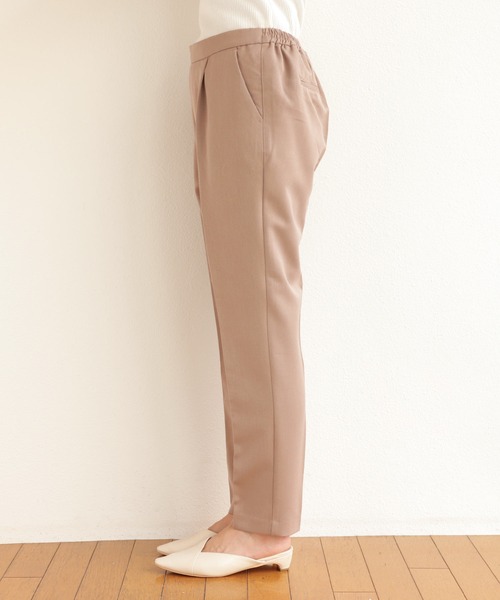 andme（アンドミー）の「ツイルハイウエストセンタープレステーパードパンツ（スラックス・レディース・ベージュ系その他3/ネイビー/ダークカーキ/ブラック/オフホワイト/グリーン系その他/モカ/ピンク/グレイッシュベージュ/ブルー系その他・M/L/S）」の21枚目の写真