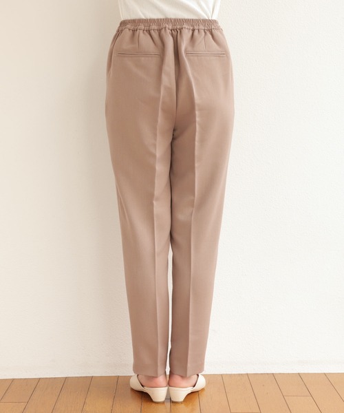 andme（アンドミー）の「ツイルハイウエストセンタープレステーパードパンツ（スラックス・レディース・ベージュ系その他3/ネイビー/ダークカーキ/ブラック/オフホワイト/グリーン系その他/モカ/ピンク/グレイッシュベージュ/ブルー系その他・M/L/S）」の22枚目の写真