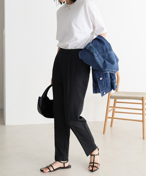 andme（アンドミー）の「ツイルハイウエストセンタープレステーパードパンツ（スラックス・レディース・ベージュ系その他3/ネイビー/ダークカーキ/ブラック/オフホワイト/グリーン系その他/モカ/ピンク/グレイッシュベージュ/ブルー系その他・M/L/S）」の13枚目の写真