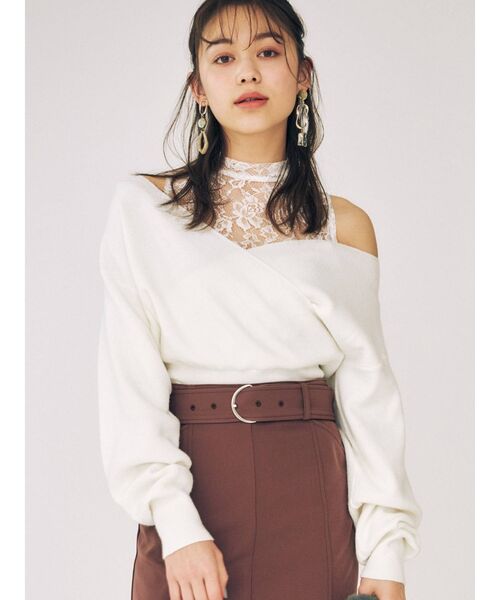 MERCURYDUO（マーキュリーデュオ）の「レースドッキングカシュクールコンパクトニット（ニット/セーター・レディース・ダークブラウン/オフホワイト/ピンク/ブルー/チャコールグレー・FREE）」の2枚目の写真