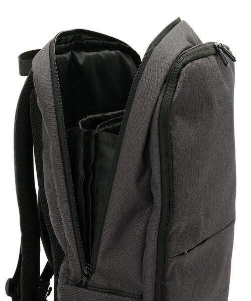 BASECONTROL（ベースコントロール）の「◆ボックス型 薄マチ スリムバックパック 撥水素材使用（バックパック/リュック・レディース・ブラック/ダークグレー・99）」の8枚目の写真