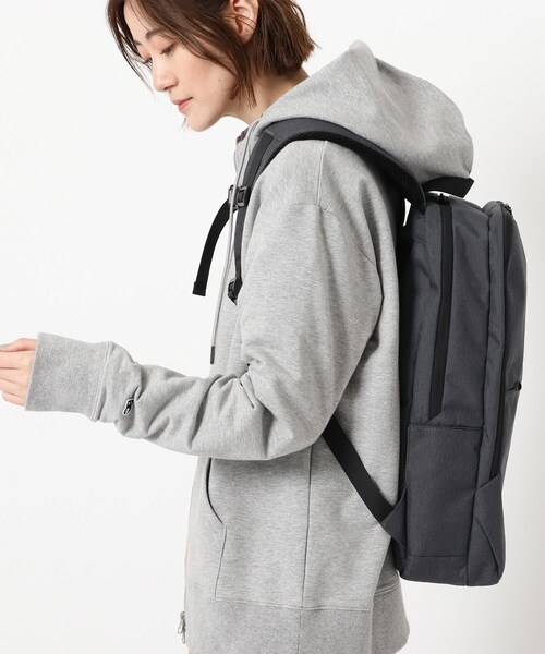 BASECONTROL（ベースコントロール）の「◆ボックス型 薄マチ スリムバックパック 撥水素材使用（バックパック/リュック・レディース・ブラック/ダークグレー・99）」の17枚目の写真