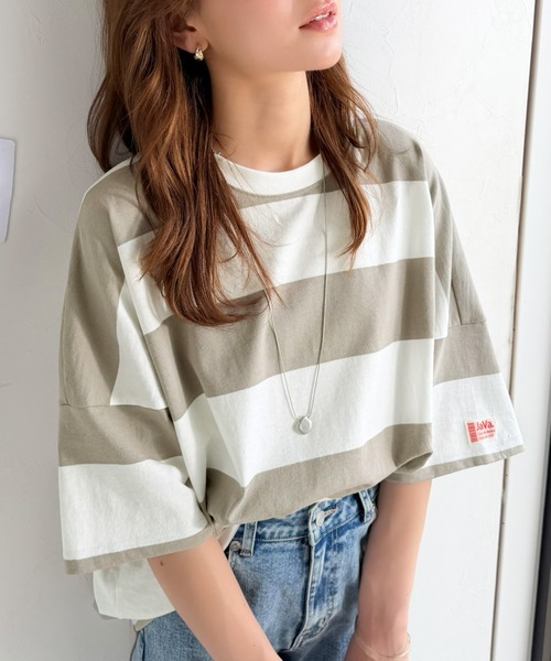 Java（ジャバ）の「《JaVa ジャバコラボ》綿100％、ワイドボーダーbigシルエットトップス(オーバーサイズ)（Tシャツ/カットソー・レディース・ブラック/ブラウン/グリーン系その他/グレイッシュベージュ・SMALL/MEDIUM/LARGE/X-LARGE）」の16枚目の写真