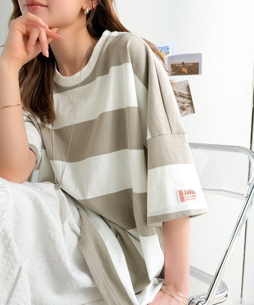 Java（ジャバ）の「《JaVa ジャバコラボ》綿100％、ワイドボーダーbigシルエットトップス(オーバーサイズ)（Tシャツ/カットソー・レディース・ブラック/ブラウン/グリーン系その他/グレイッシュベージュ・SMALL/MEDIUM/LARGE/X-LARGE）」の14枚目の写真