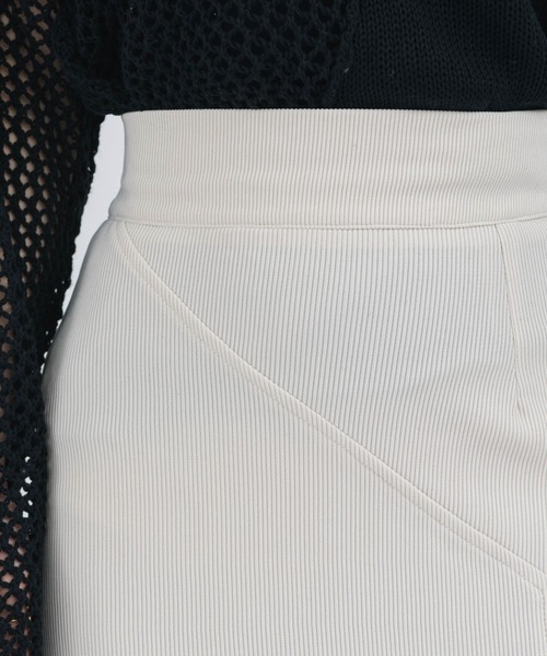 NEUNA（ヌナ）の「前スリット入り/ハイウエストロングスカート（スカート・レディース・ホワイト/ブラック/ミント・SMALL/MEDIUM/LARGE）」の17枚目の写真