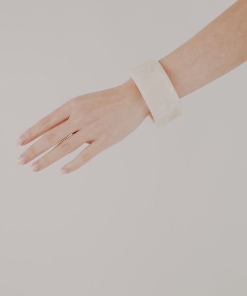 COLOR TOKYO ACCESSORIES（カラートウキョウアクセサリー）の「ぷっくりアクリルワイドバングル（バングル/リストバンド・レディース・ホワイト/ブラック/ブラウン/クリア・FREE）」の9枚目の写真