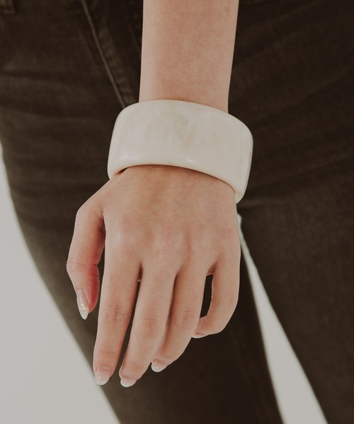COLOR TOKYO ACCESSORIES（カラートウキョウアクセサリー）の「ぷっくりアクリルワイドバングル（バングル/リストバンド・レディース・ホワイト/ブラック/ブラウン/クリア・FREE）」の11枚目の写真