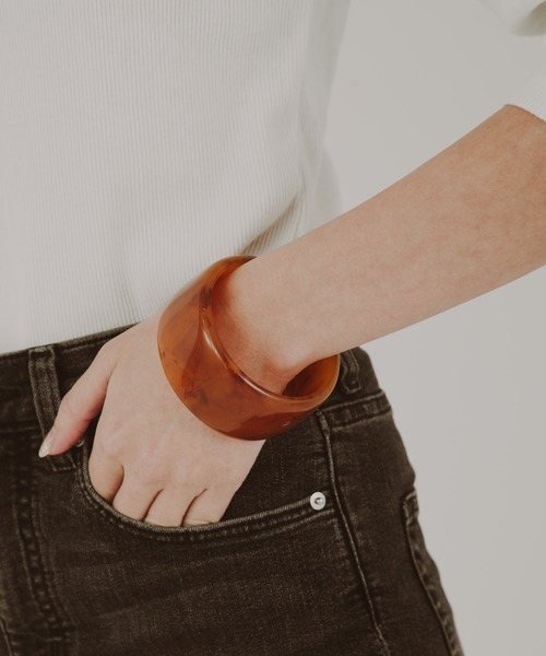 COLOR TOKYO ACCESSORIES（カラートウキョウアクセサリー）の「ぷっくりアクリルワイドバングル（バングル/リストバンド・レディース・ホワイト/ブラック/ブラウン/クリア・FREE）」の6枚目の写真