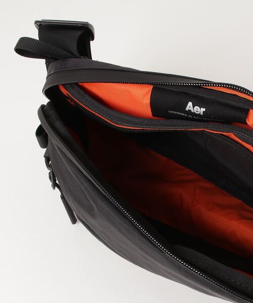 SHIPS（シップス）の「Aer:DAY SLING 3 X-PAC MV（ボディバッグ/ウエストポーチ・メンズ・ブラック・ONE SIZE）」の4枚目の写真