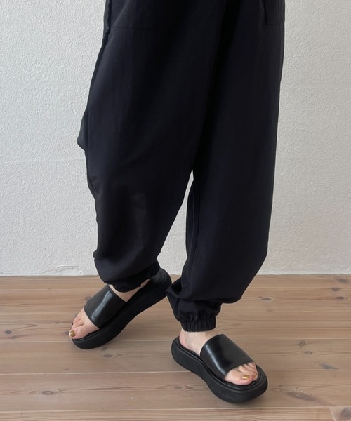 wee9s（ウィークス）の「ATSUZOKO rubber sandals / 厚底ラバーサンダル（サンダル・レディース・ブラック・22.5cm/23cm/23.5cm/24cm/24.5cm/25cm）」の3枚目の写真