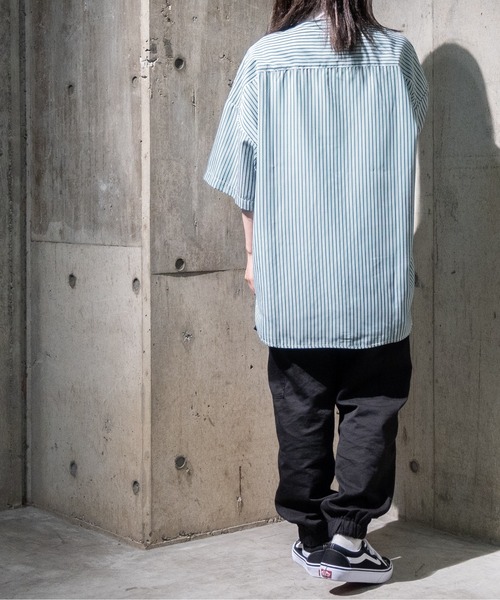 JOHN'S CLOSET(ジョンズクローゼット)の「【i】ブロードストライプ ルーズフィット半袖シャツ(シャツ/ブラウス・メンズ・ブラック/ネイビー/グレー/グリーン・MEDIUM/LARGE/X-LARGE)」の7枚目の写真
