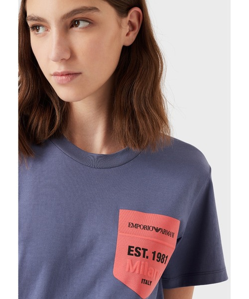 EMPORIO ARMANI(エンポリオアルマーニ)の「【エンポリオ アルマーニ】Tシャツ ジャージー製 エンボスエンブレムパッチ(Tシャツ/カットソー・レディース・ホワイト系その他/ブルー系・X-SMALL/SMALL)」の1枚目の写真