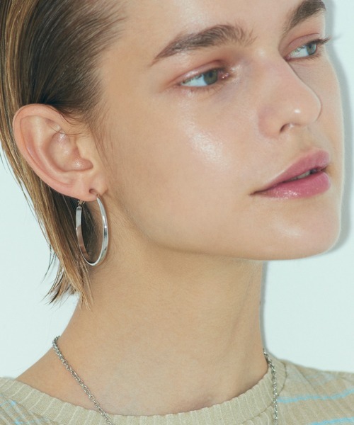 GOLDY（ゴールディ）の「シャープ ライン フープ イヤリング（イヤリング・レディース・シルバー/その他1/その他2/ゴールド・FREE）」の2枚目の写真