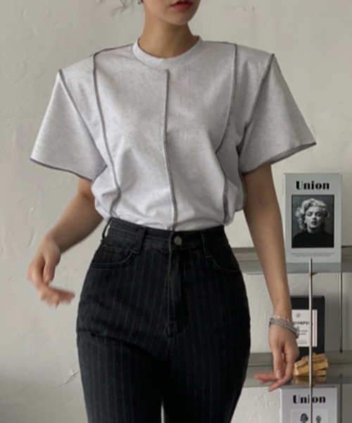 MANGROVE（マングローブ）の「アウトステッチデザインTEE（Tシャツ/カットソー・レディース・ライトグレー/ブラック・FREE）」の2枚目の写真