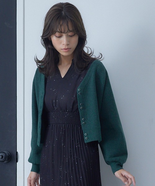 12Twelve Agenda（トゥエルブ　アジェンダ）の「Vネック多釦ドルマンクロップドニットカーディガン（カーディガン/ボレロ・レディース・グリーン/ライトグレー・M）」の16枚目の写真
