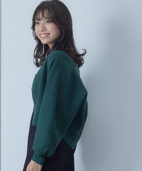 12Twelve Agenda（トゥエルブ　アジェンダ）の「Vネック多釦ドルマンクロップドニットカーディガン（カーディガン/ボレロ・レディース・グリーン/ライトグレー・M）」の18枚目の写真