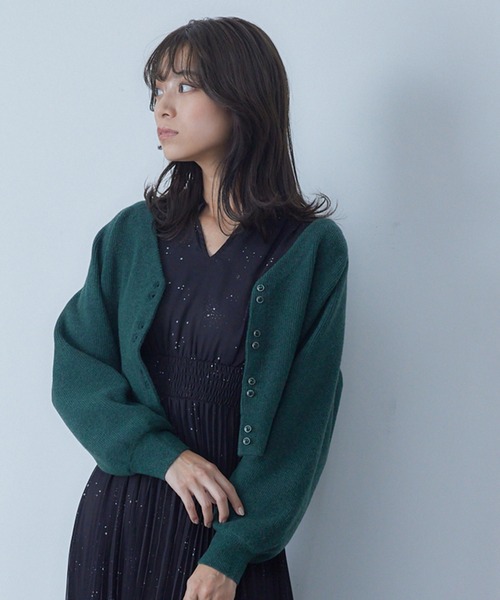 12Twelve Agenda（トゥエルブ　アジェンダ）の「Vネック多釦ドルマンクロップドニットカーディガン（カーディガン/ボレロ・レディース・グリーン/ライトグレー・M）」の17枚目の写真