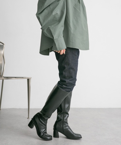 KBF(ケイビーエフ)の「BACKスリットデニム(デニムパンツ・レディース・ライトブルー/ノンウォッシュ/ナチュラル・34/36/38)」の1枚目の写真