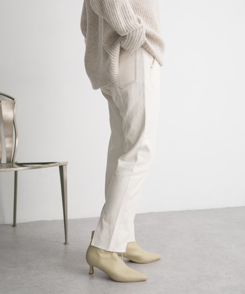 KBF(ケイビーエフ)の「BACKスリットデニム(デニムパンツ・レディース・ライトブルー/ノンウォッシュ/ナチュラル・34/36/38)」の20枚目の写真