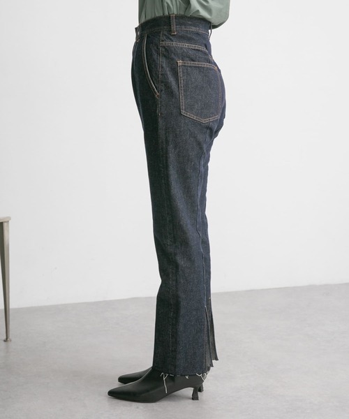 KBF(ケイビーエフ)の「BACKスリットデニム(デニムパンツ・レディース・ライトブルー/ノンウォッシュ/ナチュラル・34/36/38)」の4枚目の写真