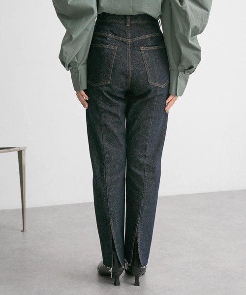 KBF(ケイビーエフ)の「BACKスリットデニム(デニムパンツ・レディース・ライトブルー/ノンウォッシュ/ナチュラル・34/36/38)」の5枚目の写真