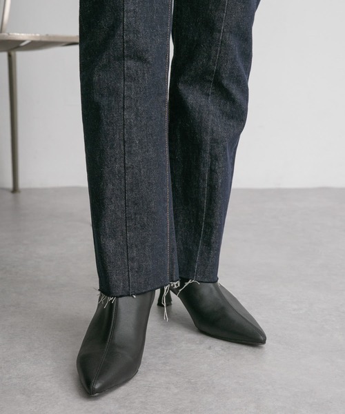 KBF(ケイビーエフ)の「BACKスリットデニム(デニムパンツ・レディース・ライトブルー/ノンウォッシュ/ナチュラル・34/36/38)」の8枚目の写真