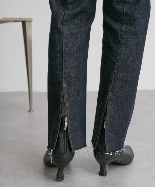 KBF(ケイビーエフ)の「BACKスリットデニム(デニムパンツ・レディース・ライトブルー/ノンウォッシュ/ナチュラル・34/36/38)」の11枚目の写真