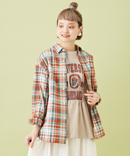 CUBE SUGAR(キューブシュガー)の「空紡糸先染めチェックレギュラーロングシャツ(シャツ/ブラウス・レディース・ホワイト/オレンジ/ネイビー/マルチ・M)」の3枚目の写真