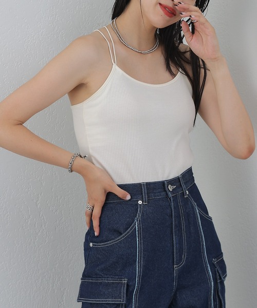 COLONY 2139(コロニートゥーワンスリーナイン)の「カップ付きリブバッククロスキャミソール(キャミソール・レディース・モカ/ブラック/アイボリー・SMALL/LARGE/MEDIUM)」の1枚目の写真