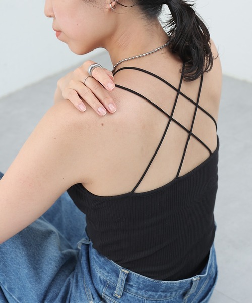 COLONY 2139(コロニートゥーワンスリーナイン)の「カップ付きリブバッククロスキャミソール(キャミソール・レディース・モカ/ブラック/アイボリー・SMALL/LARGE/MEDIUM)」の2枚目の写真