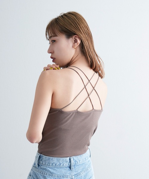 COLONY 2139(コロニートゥーワンスリーナイン)の「カップ付きリブバッククロスキャミソール(キャミソール・レディース・モカ/ブラック/アイボリー・SMALL/LARGE/MEDIUM)」の5枚目の写真