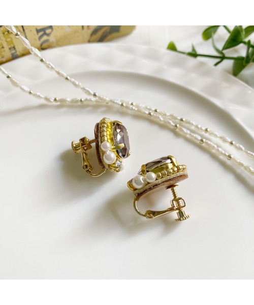 tone(トーン)の「【Hi-na】ビジューとビーズの刺繡アクセサリー イヤリング(MA)(イヤリング・レディース・オレンジ/クリアブラック/クリア/その他/ベージュ・FREE)」の7枚目の写真