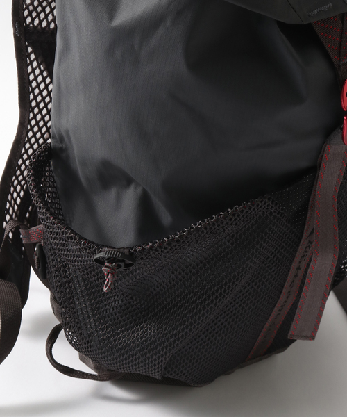 KLATTERMUSEN(クレッタルムーセン)の「【KLATTERMUSEN / クレッタルムーセン】Fjorm 18L(バックパック/リュック・メンズ・ブラック・FREE)」の6枚目の写真