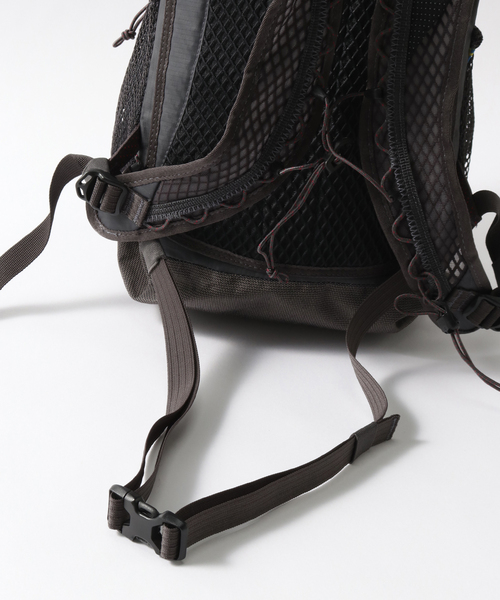 KLATTERMUSEN(クレッタルムーセン)の「【KLATTERMUSEN / クレッタルムーセン】Fjorm 18L(バックパック/リュック・メンズ・ブラック・FREE)」の3枚目の写真