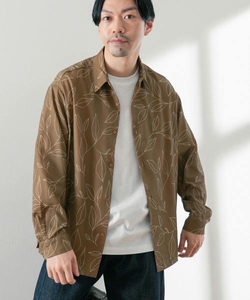 ITEMS URBANRESEARCH(アイテムズ アーバンリサーチ)の「リーフプリント ロングスリーブシャツ(シャツ/ブラウス・メンズ・グリーン/ベージュ/ネイビー・MEDIUM/LARGE)」の1枚目の写真